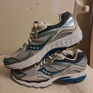 Saucony OMNI 10 women's White & Teal Running Shoes size 9